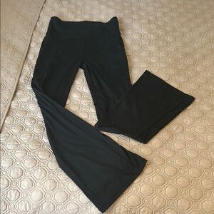 Lou & Grey Luvstretch Flared Pants Black